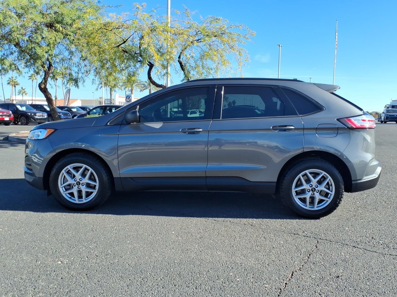 Used 2024 Ford Edge SE image 3