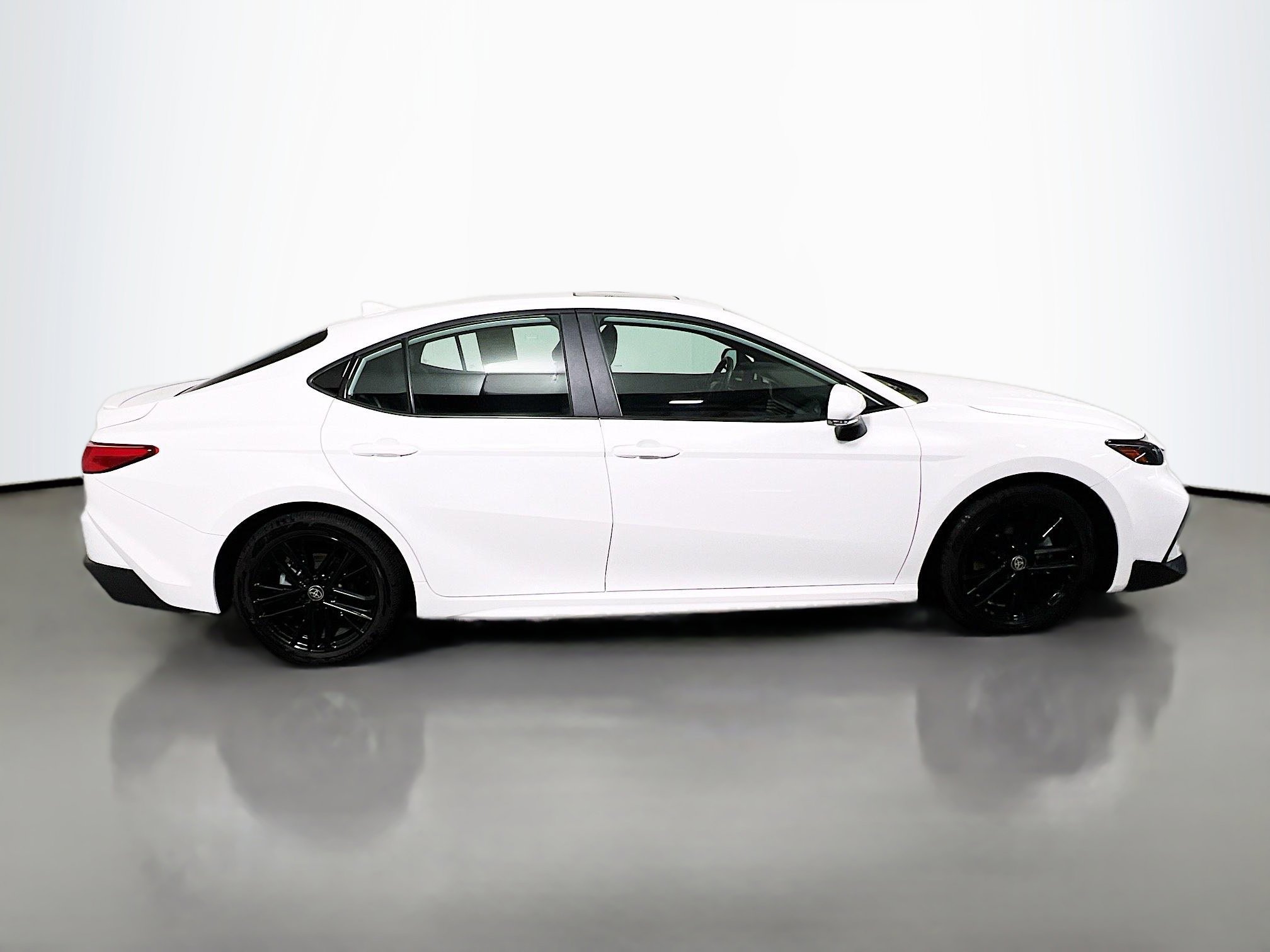 Used 2025 Toyota Camry SE w/ Multimedia Upgrade Package FWD image 3