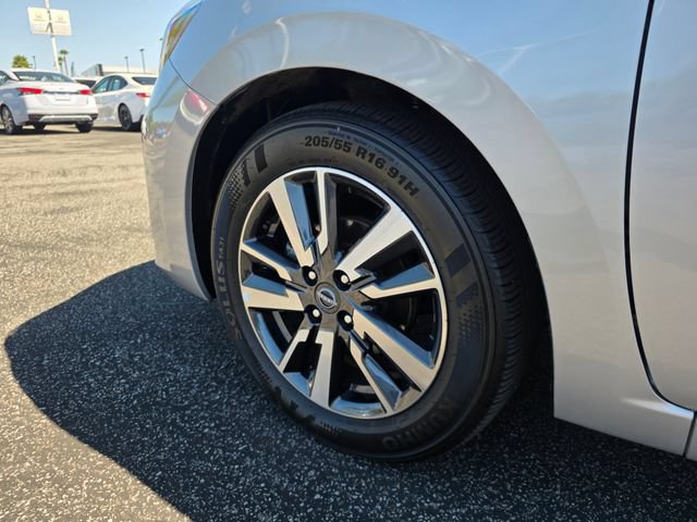 Used 2025 Nissan Versa SV FWD image 13