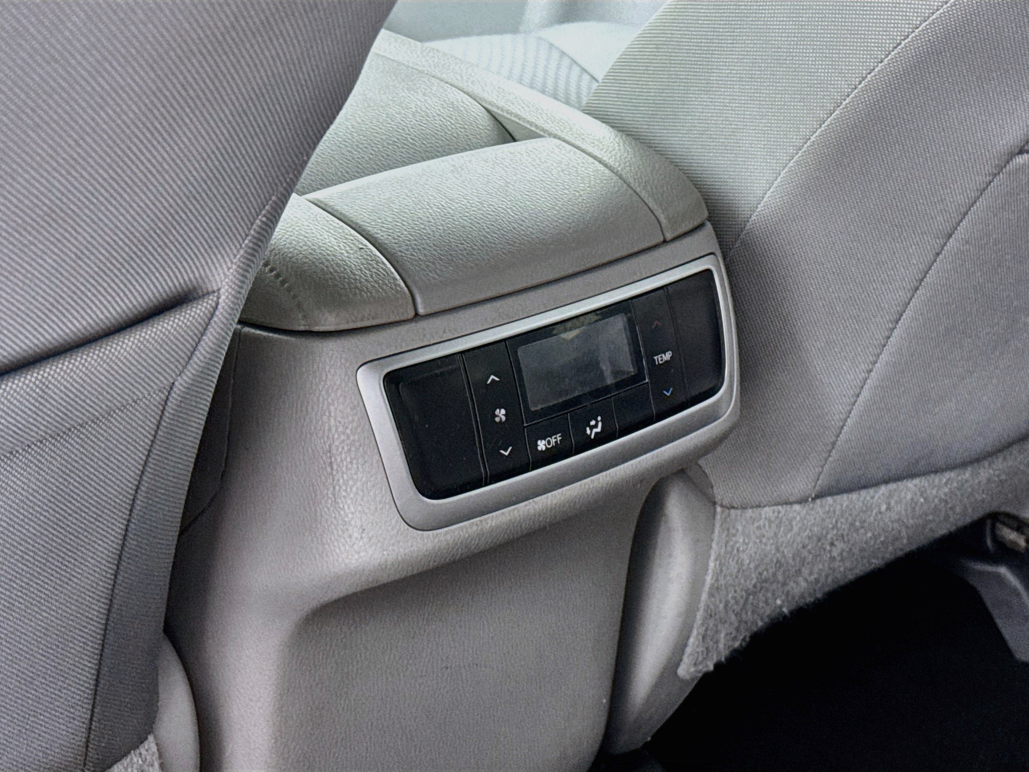 Used 2019 Toyota Highlander LE FWD image 23