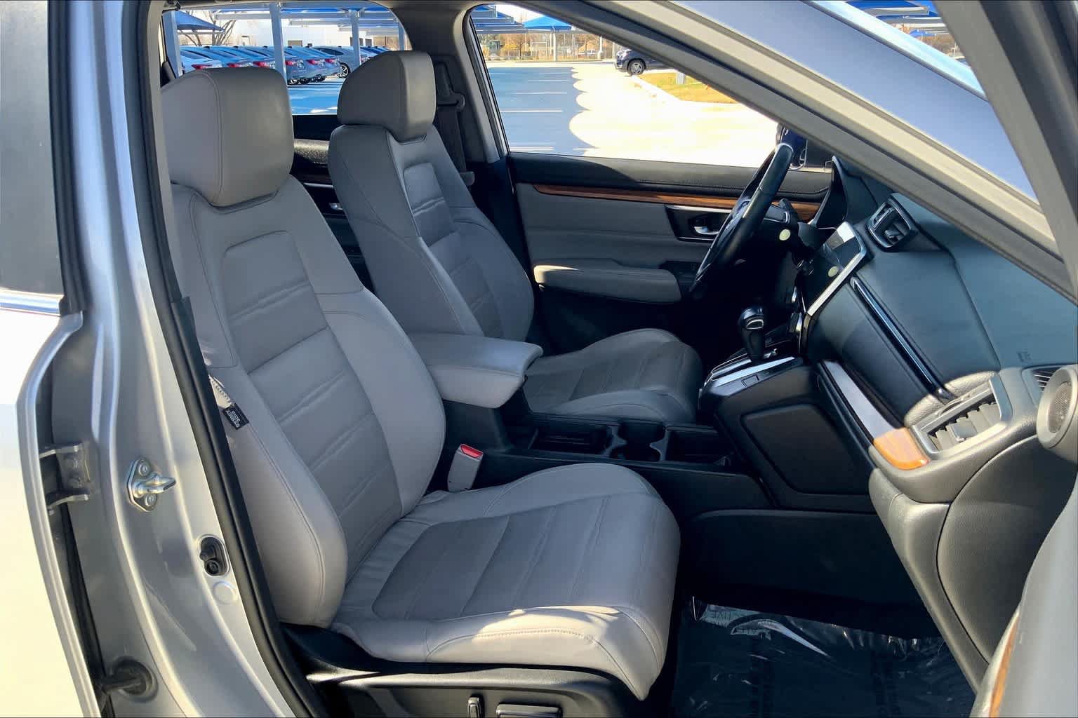 Used 2017 Honda CR-V Touring image 9