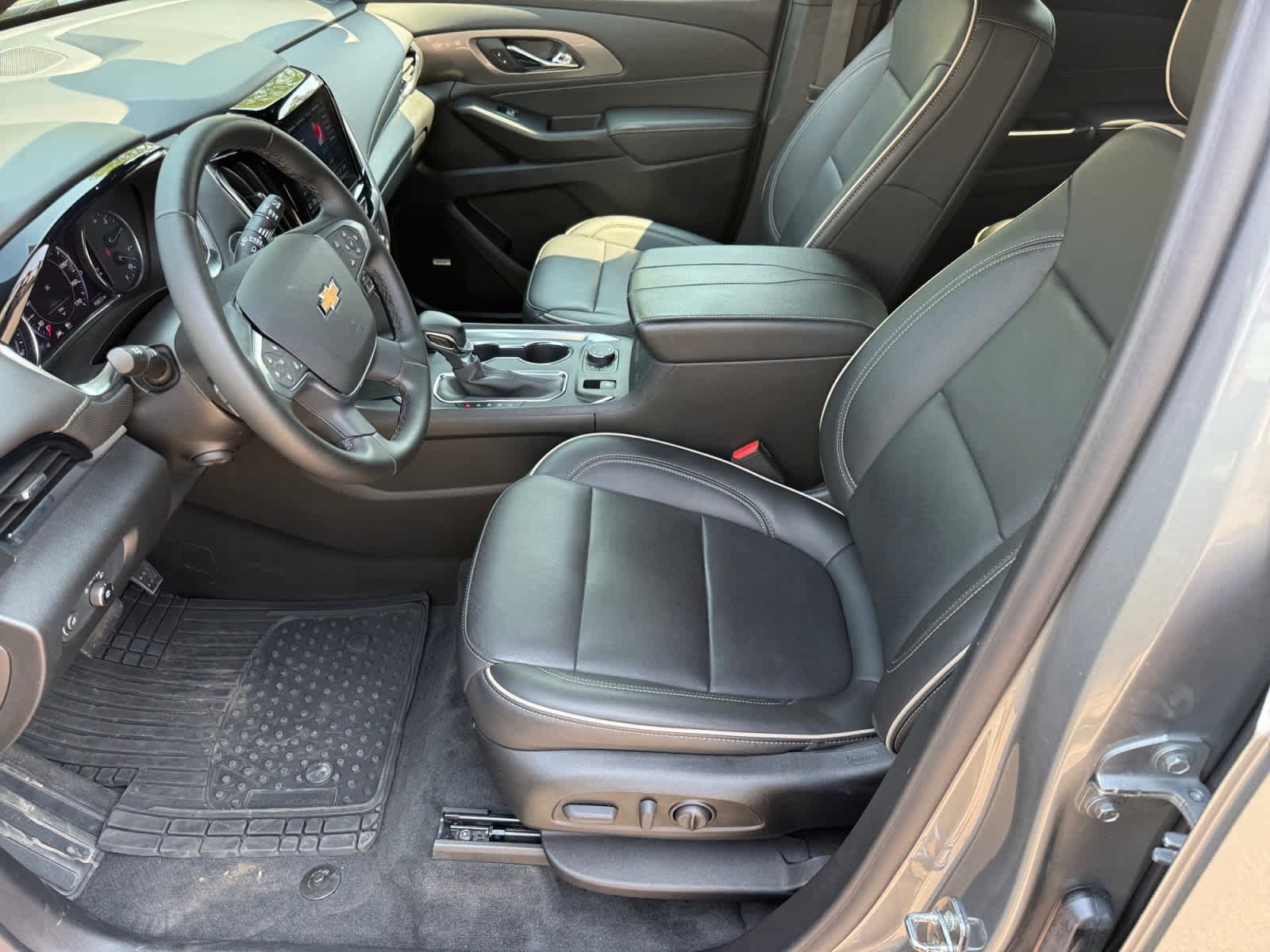 Used 2023 Chevrolet Traverse Premier AWD/4WD image 10