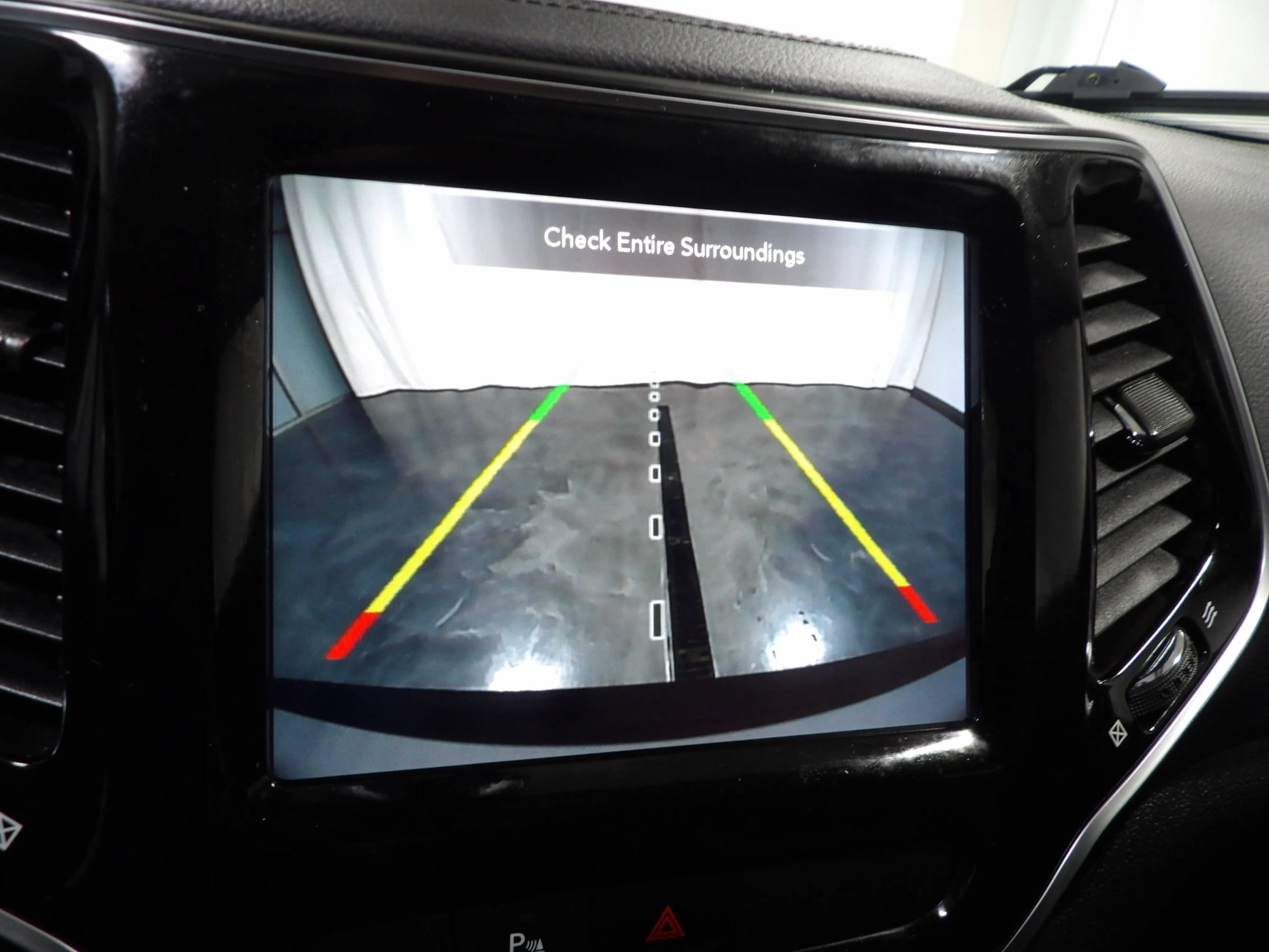 Used 2020 Jeep Cherokee Limited AWD/4WD image 16