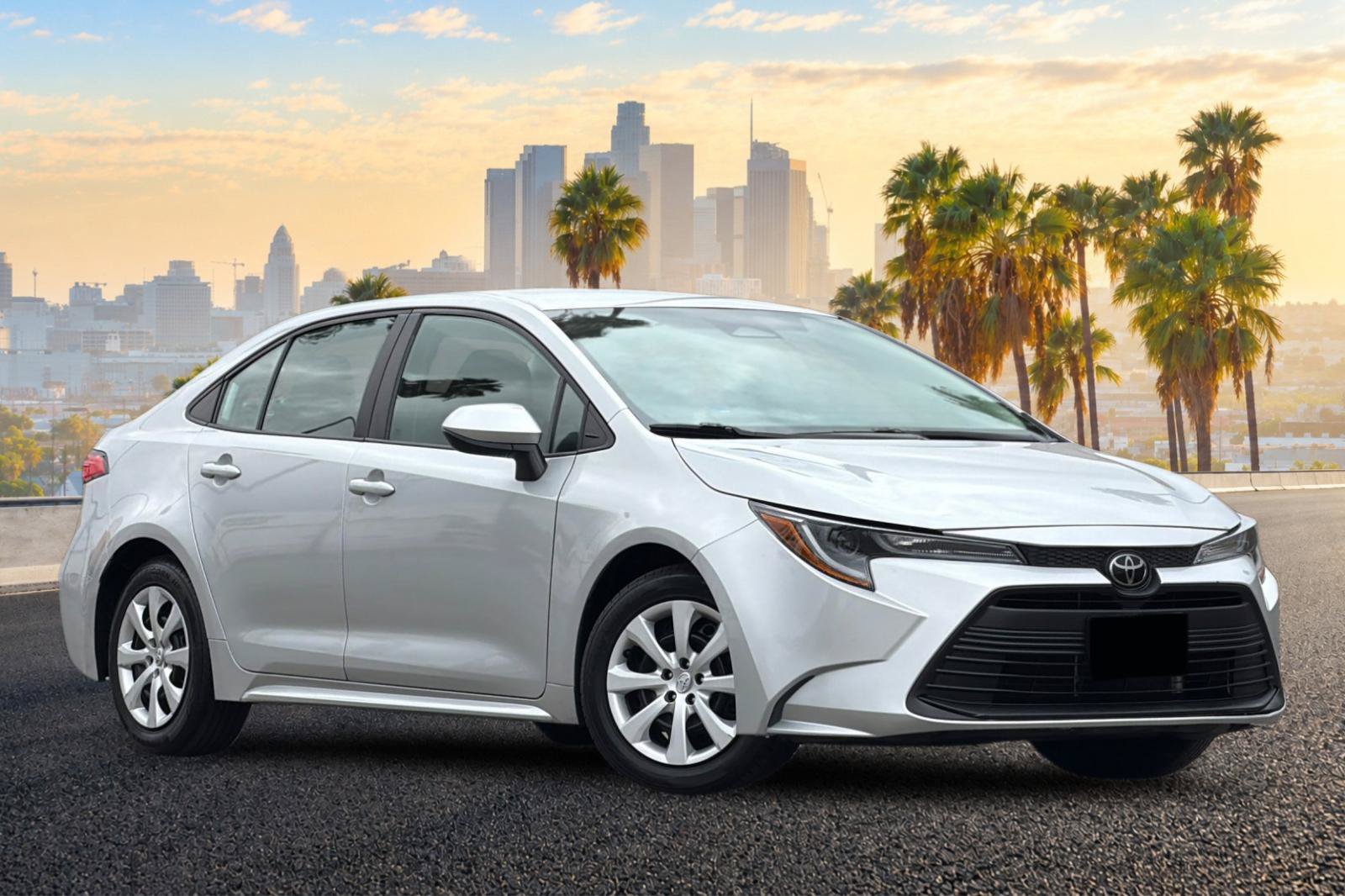 Used 2024 Toyota Corolla LE FWD image 2