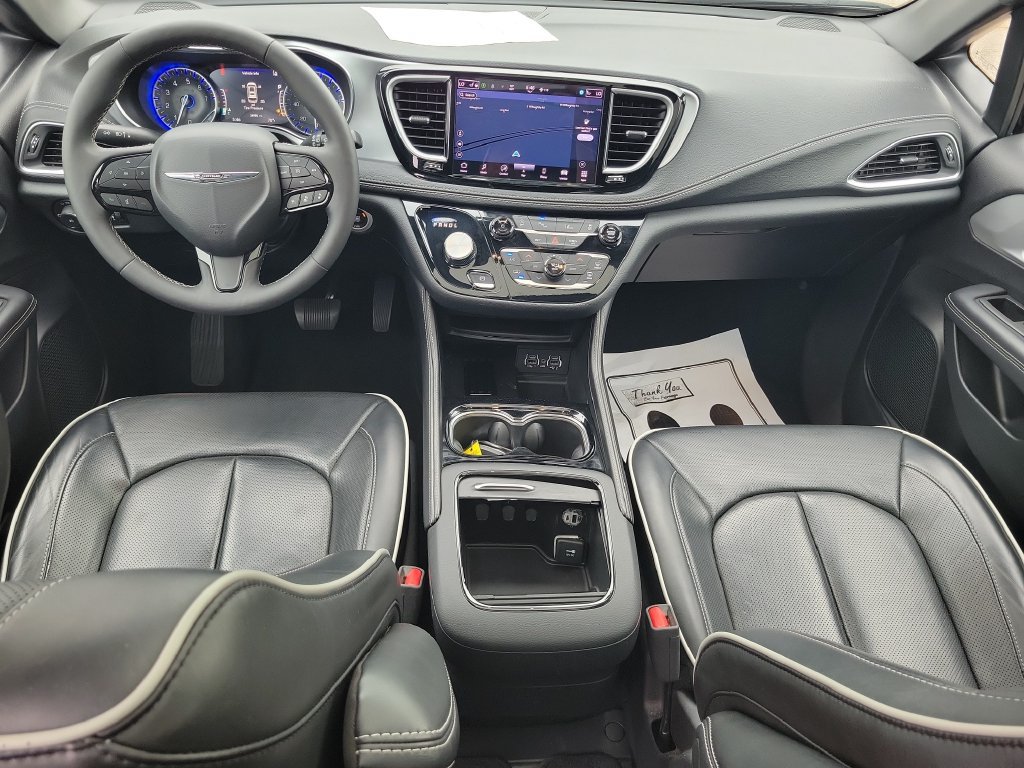 Used 2025 Chrysler Pacifica Limited FWD image 32