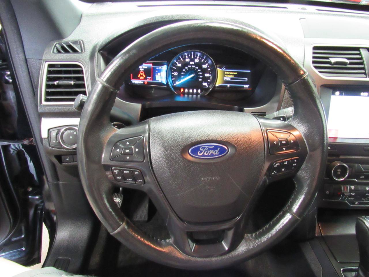 Used 2017 Ford Explorer XLT w/ Equipment Group 202A AWD/4WD image 16