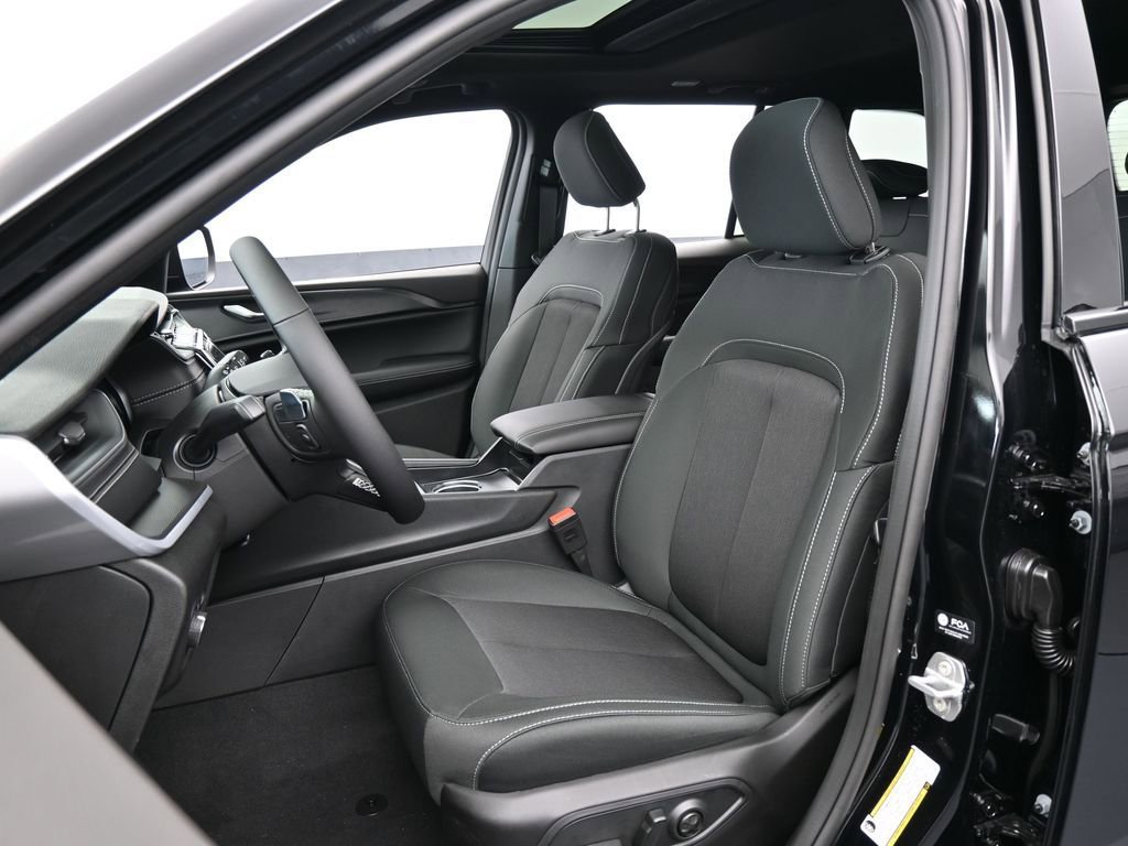 New 2026 Jeep Grand Cherokee Laredo X image 10