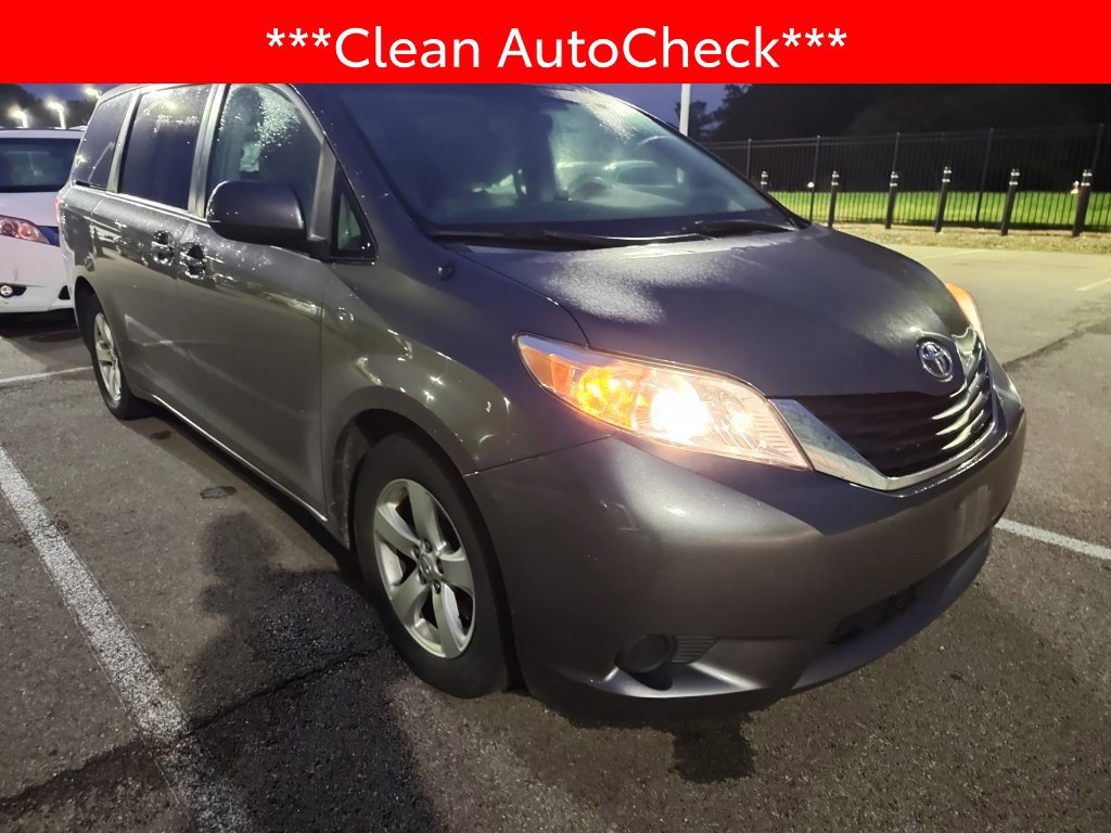 Used 2014 Toyota Sienna LE FWD image 3