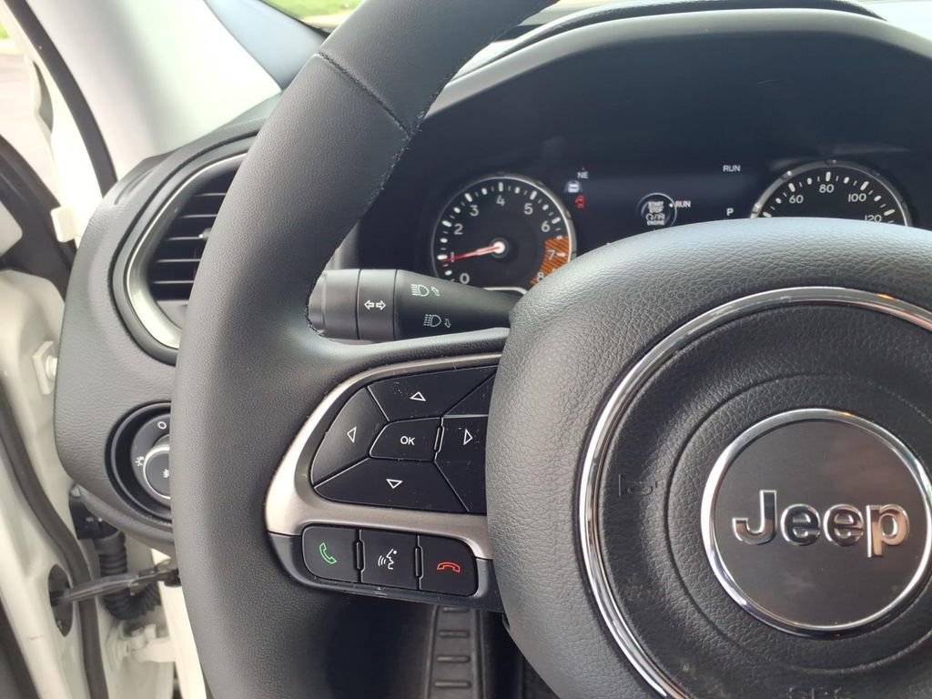 Used 2022 Jeep Renegade Latitude AWD/4WD image 25