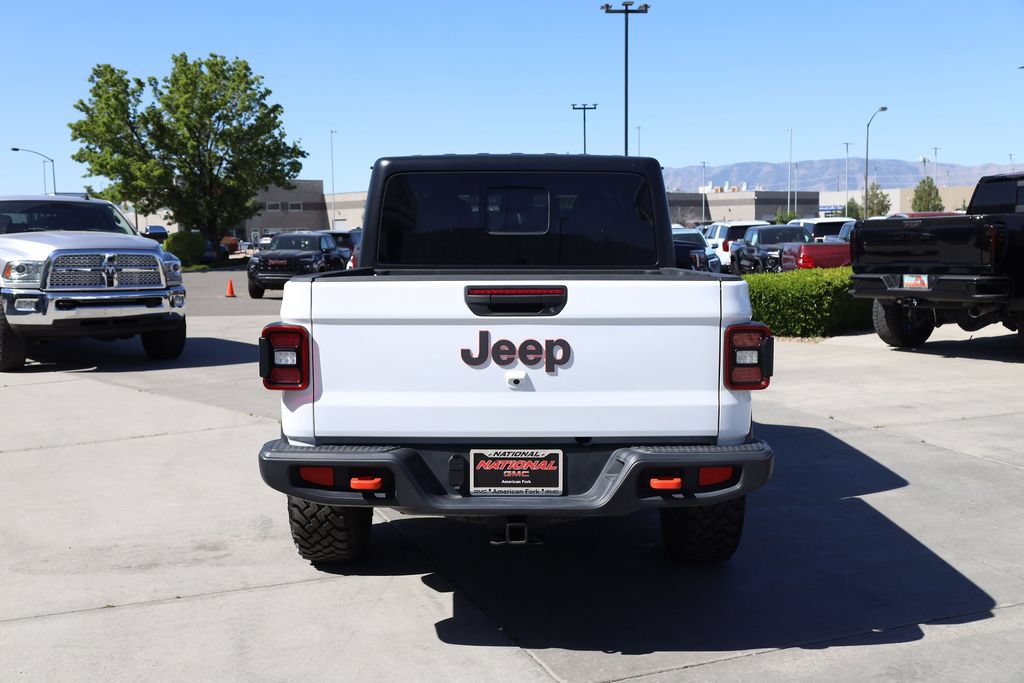 Used 2025 Jeep Gladiator Mojave w/ Convenience Group AWD/4WD image 5