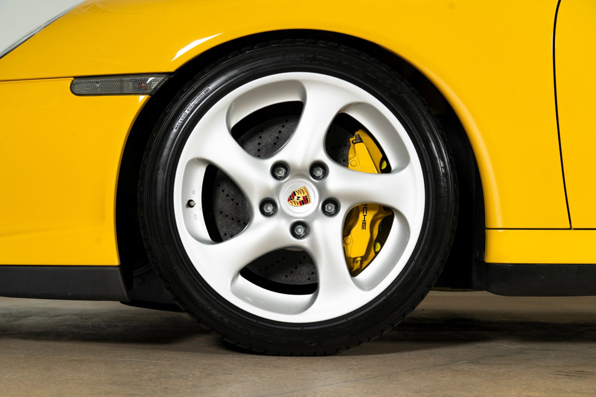 Used 2003 Porsche 911 GT2 RWD image 32