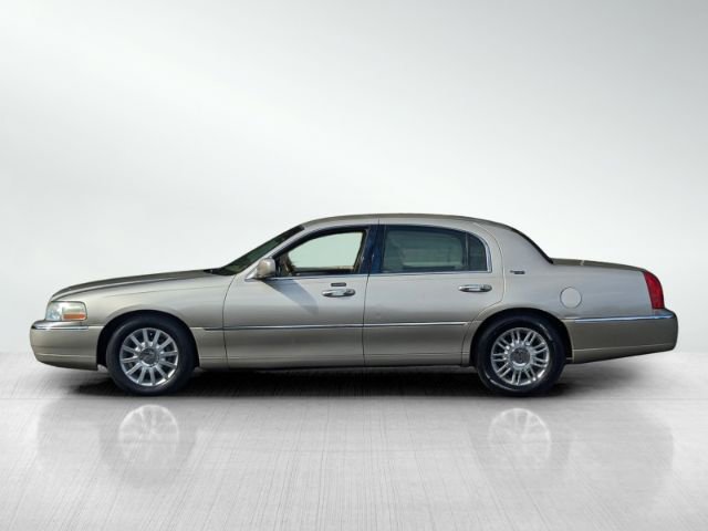 Used 2011 Lincoln Town Car Signature Limited image 7