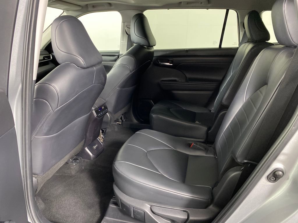 Used 2024 Toyota Highlander XLE image 31