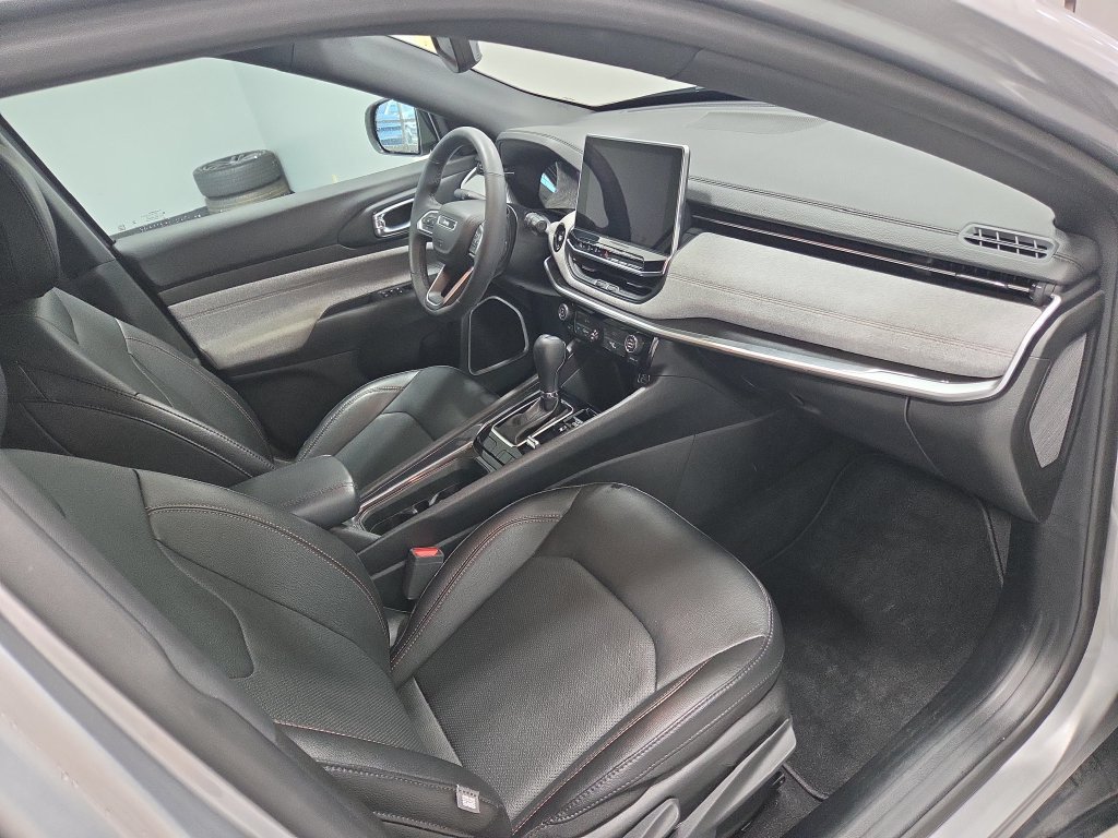 Used 2023 Jeep Compass Latitude AWD/4WD image 21