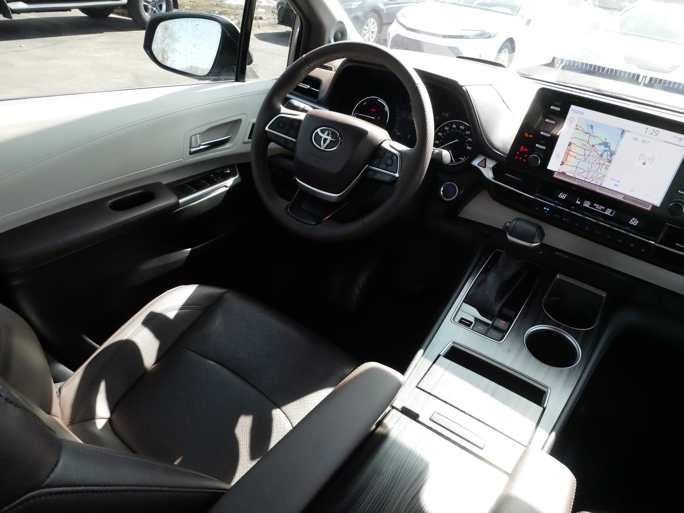 Certified 2024 Toyota Sienna Platinum image 9