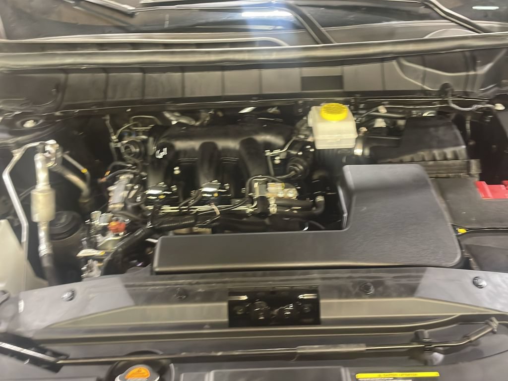 Used 2025 Nissan Pathfinder SV AWD/4WD image 9