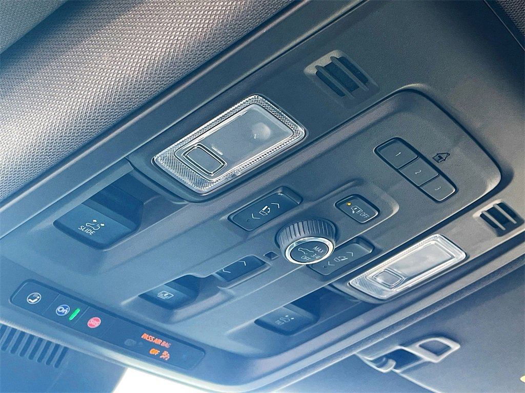 Used 2023 GMC Yukon XL SLT w/ SLT Luxury Package image 21