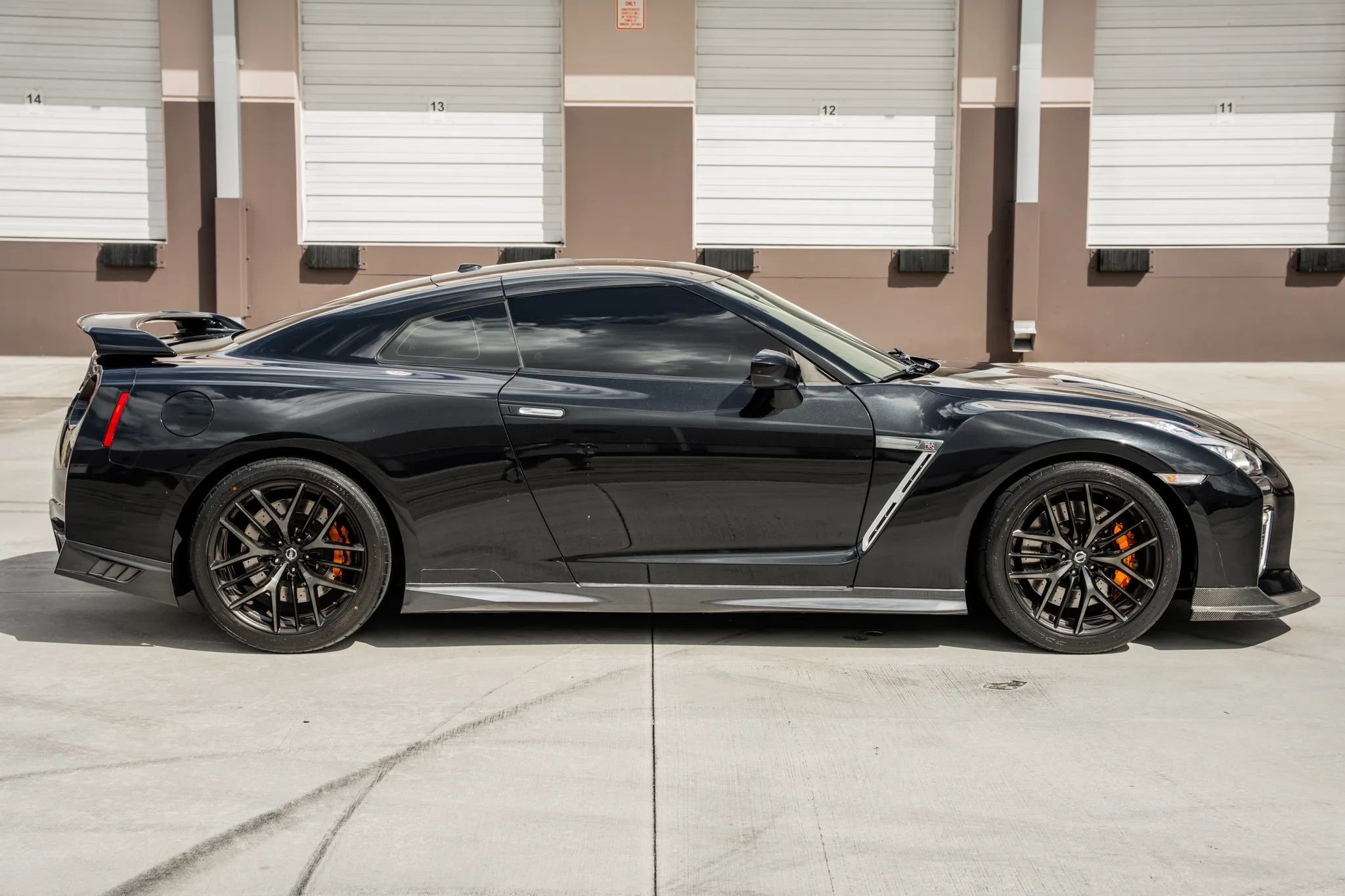 Used 2017 Nissan GT-R Premium image 9