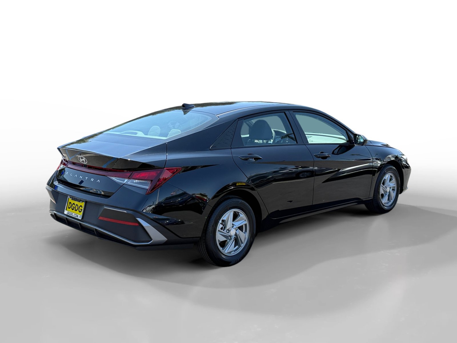 Certified 2026 Hyundai Elantra SE FWD image 5
