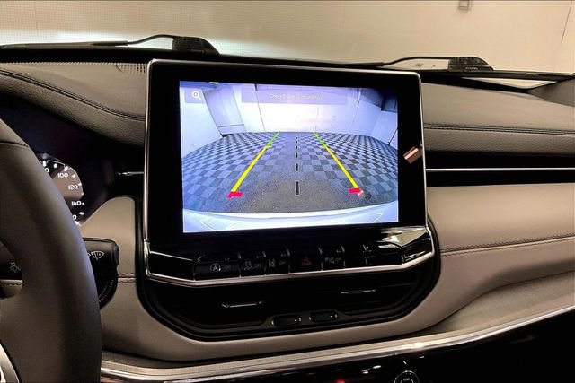 Used 2024 Jeep Compass Limited image 29