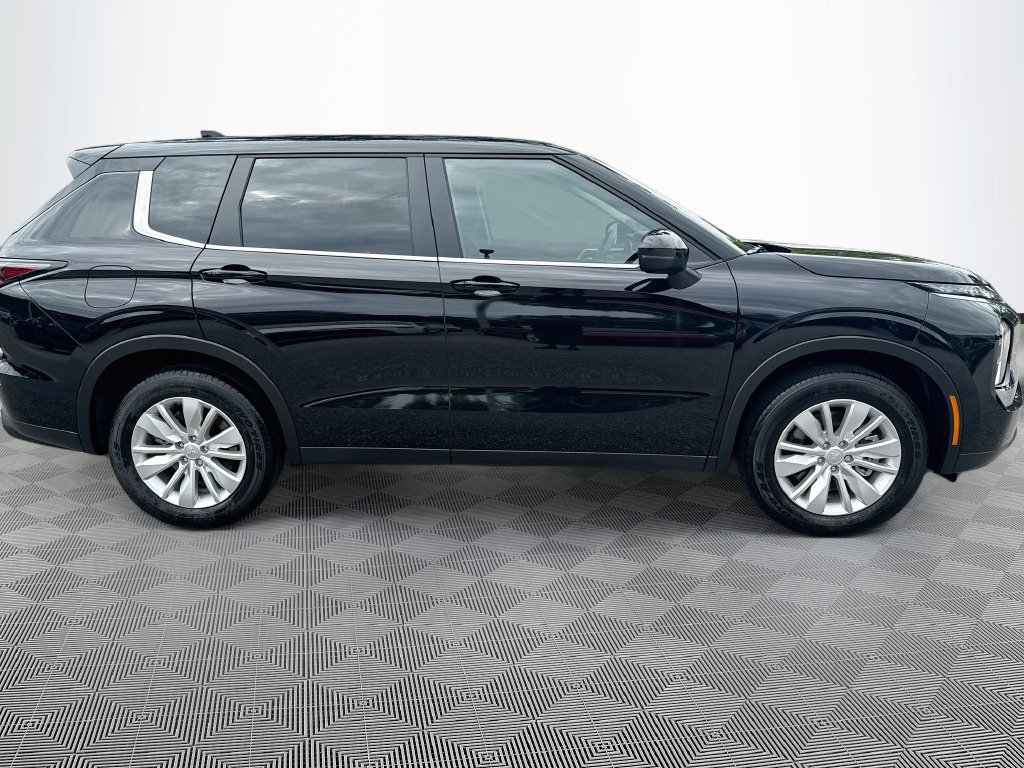 New 2026 Mitsubishi Outlander ES FWD image 4