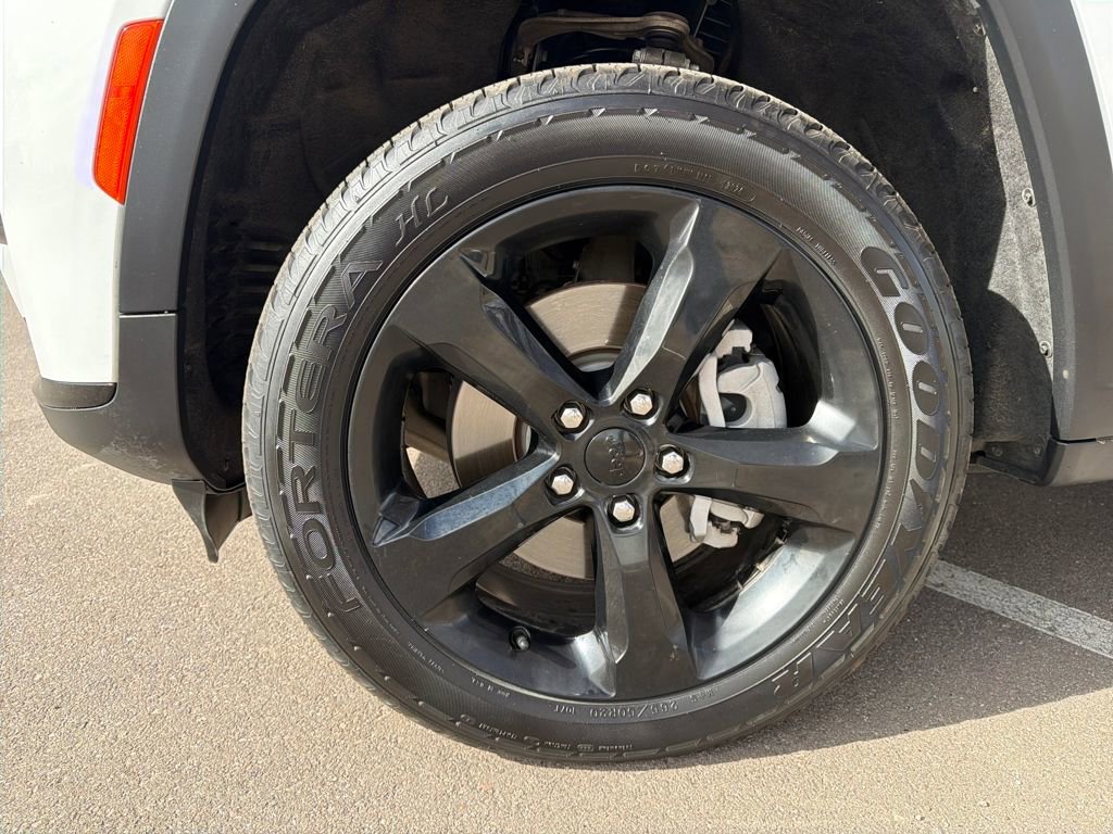 Used 2023 Jeep Grand Cherokee L Laredo image 40