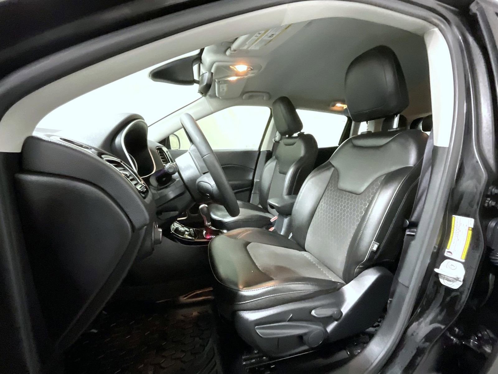 Used 2021 Jeep Compass Latitude image 11