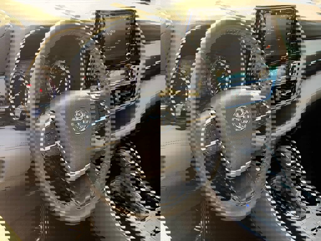 Used 2022 Toyota Highlander XLE image 23