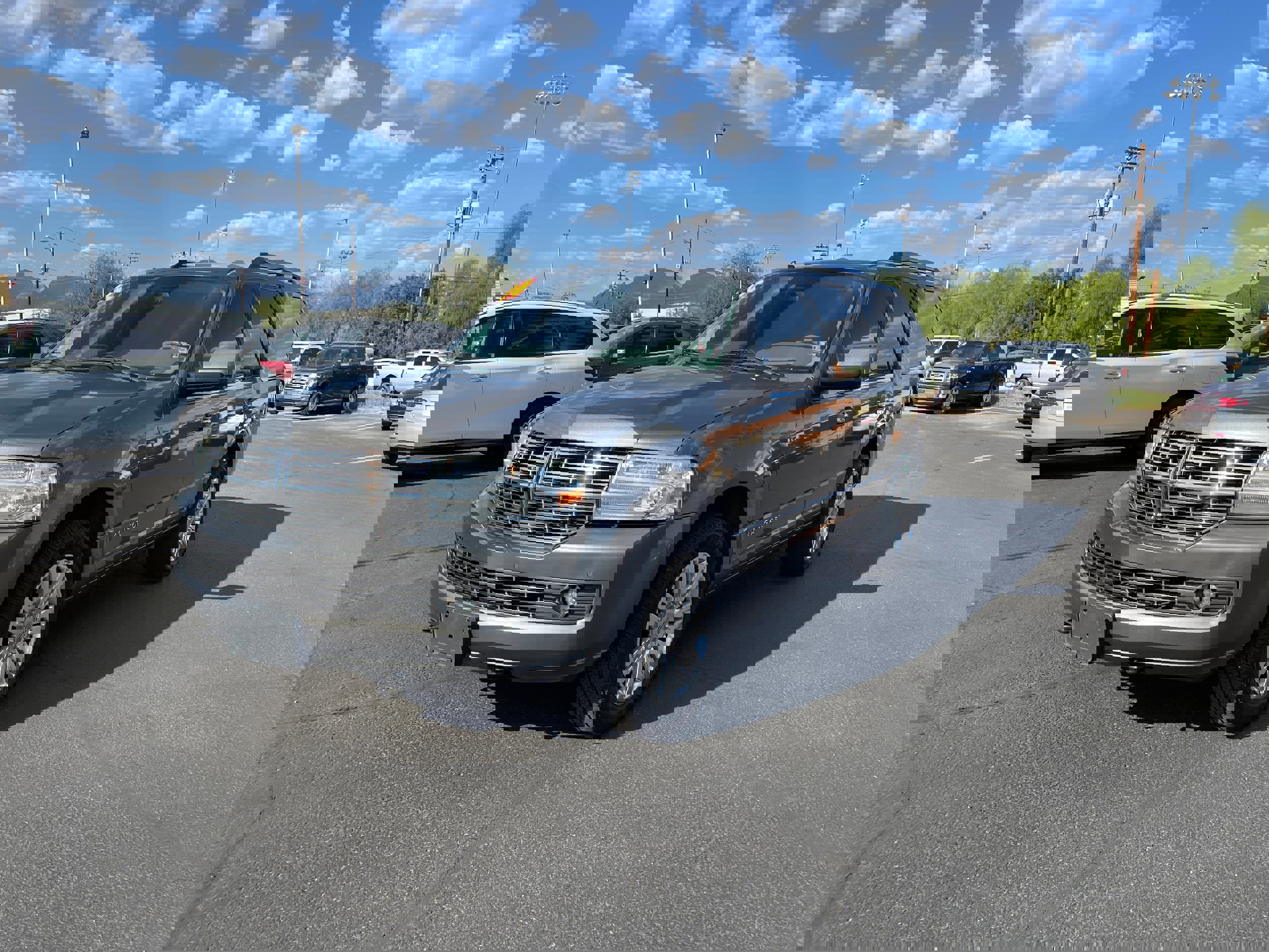 Used 2014 Lincoln Navigator 2WD image 1