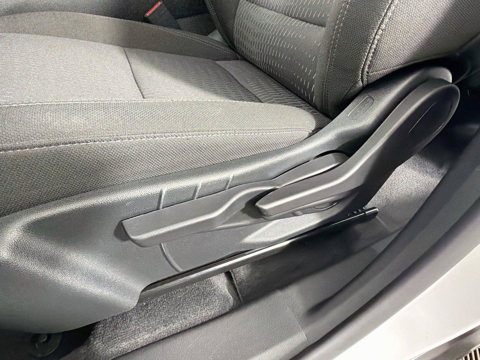 Used 2026 Chevrolet Equinox LT AWD/4WD image 40