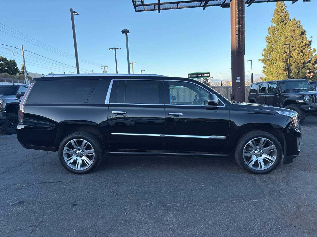 Used 2016 Cadillac Escalade ESV Premium AWD/4WD image 5