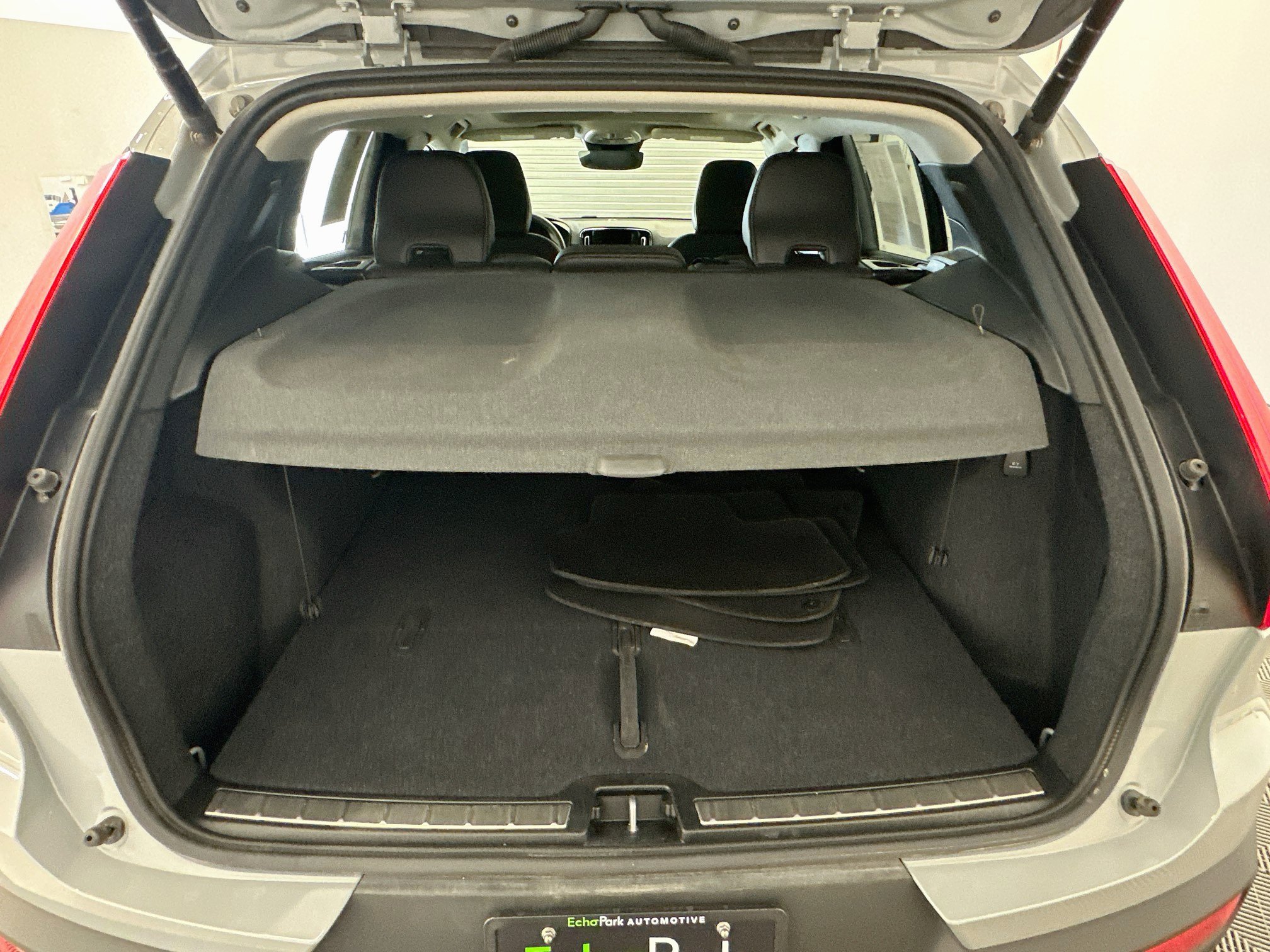 Used 2025 Volvo XC40 B5 Plus AWD/4WD image 31