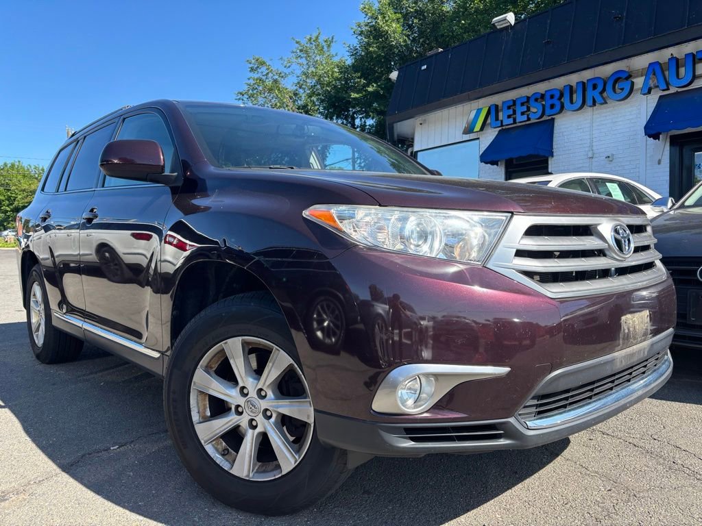 Used 2013 Toyota Highlander SE AWD/4WD video 1