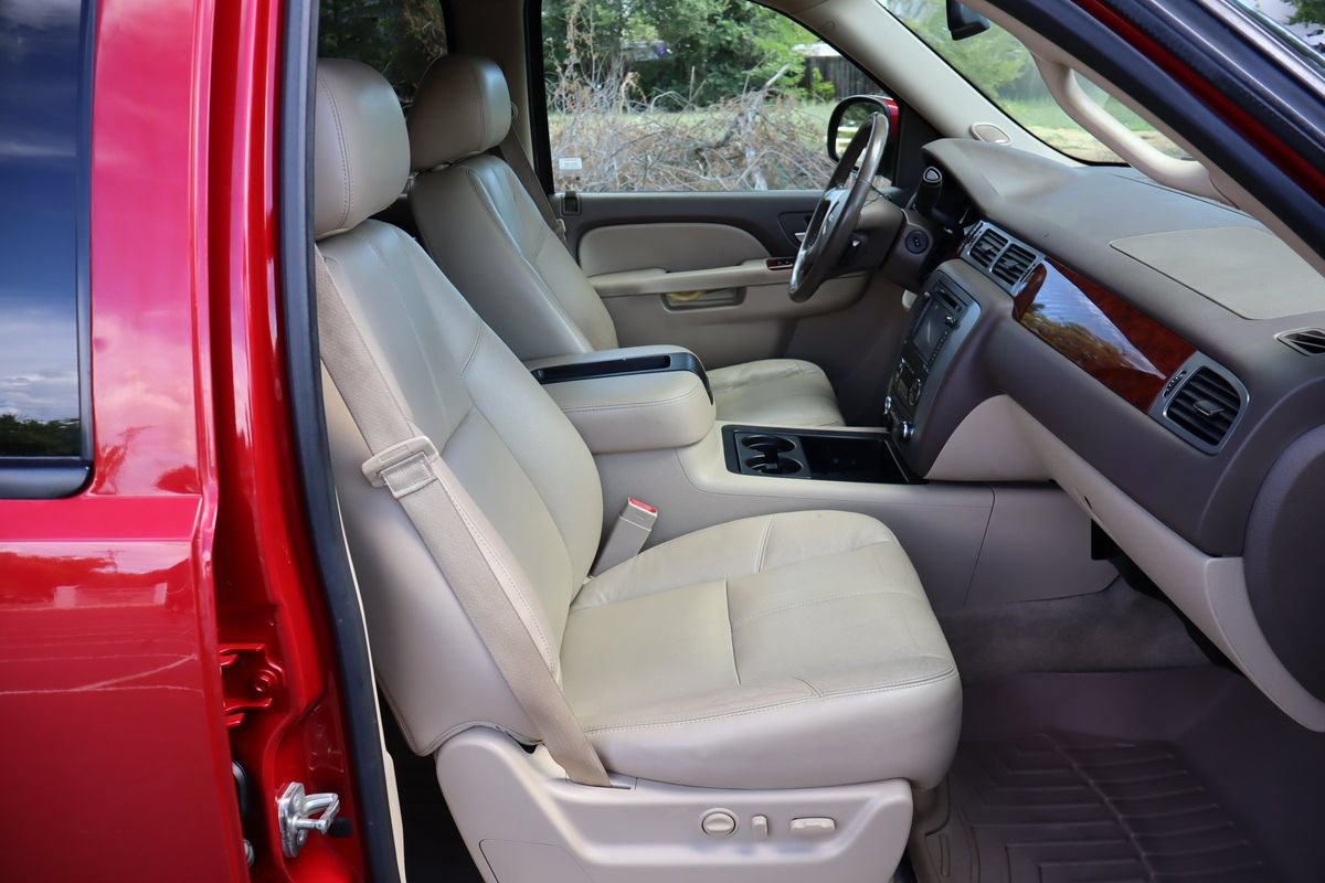 Used 2013 GMC Yukon SLT w/ SLT-2 Equipment Package AWD/4WD image 23
