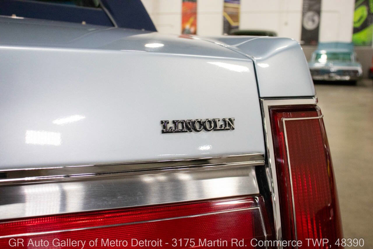 Used 1986 Lincoln Town Car image 36