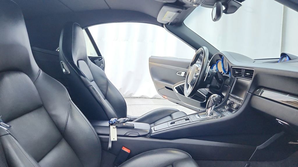 Used 2015 Porsche 911 Turbo S image 30