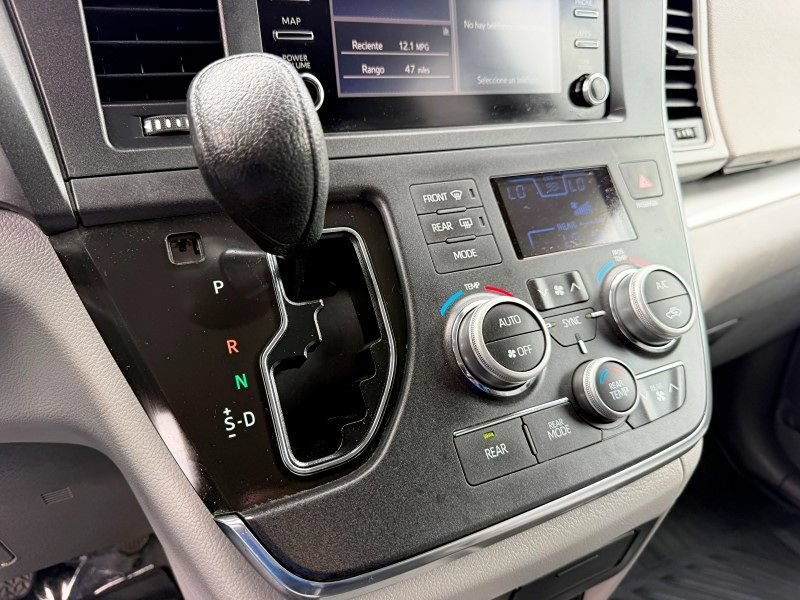 Used 2019 Toyota Sienna L FWD image 25