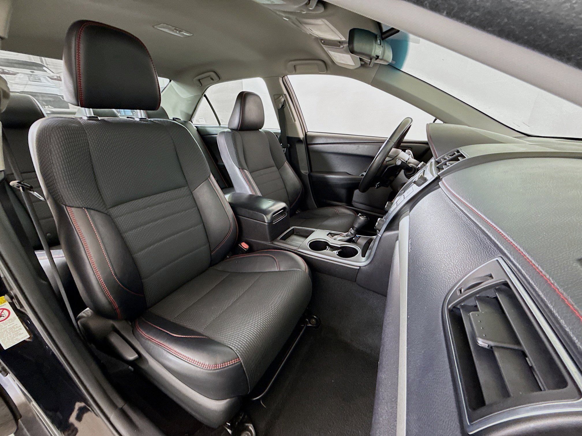 Used 2016 Toyota Camry SE image 24