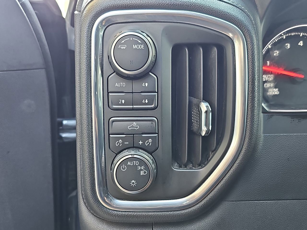 Used 2020 Chevrolet Silverado 1500 LT w/ All-Star Edition AWD/4WD image 29