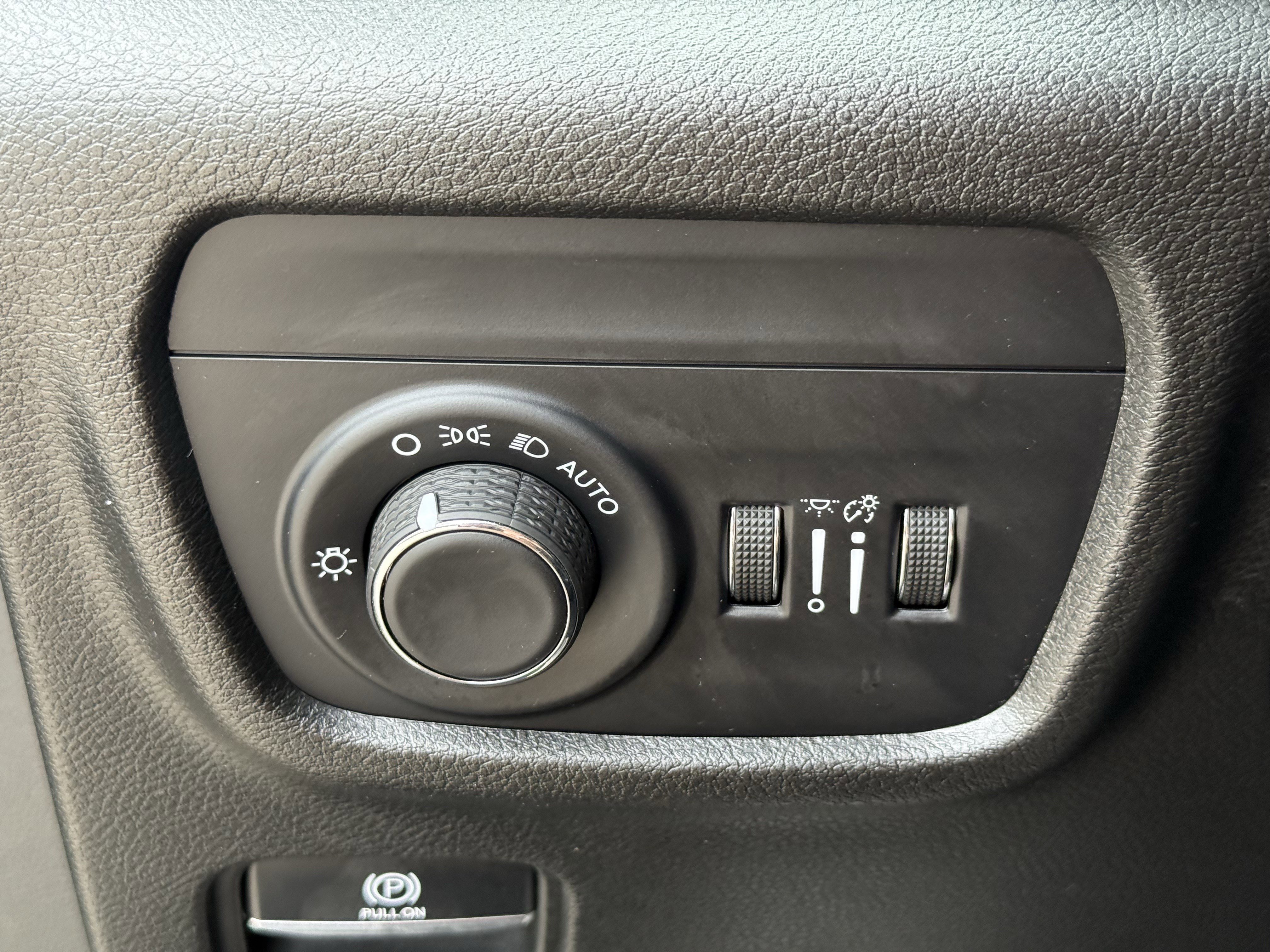 Used 2023 Jeep Grand Cherokee L Laredo image 25