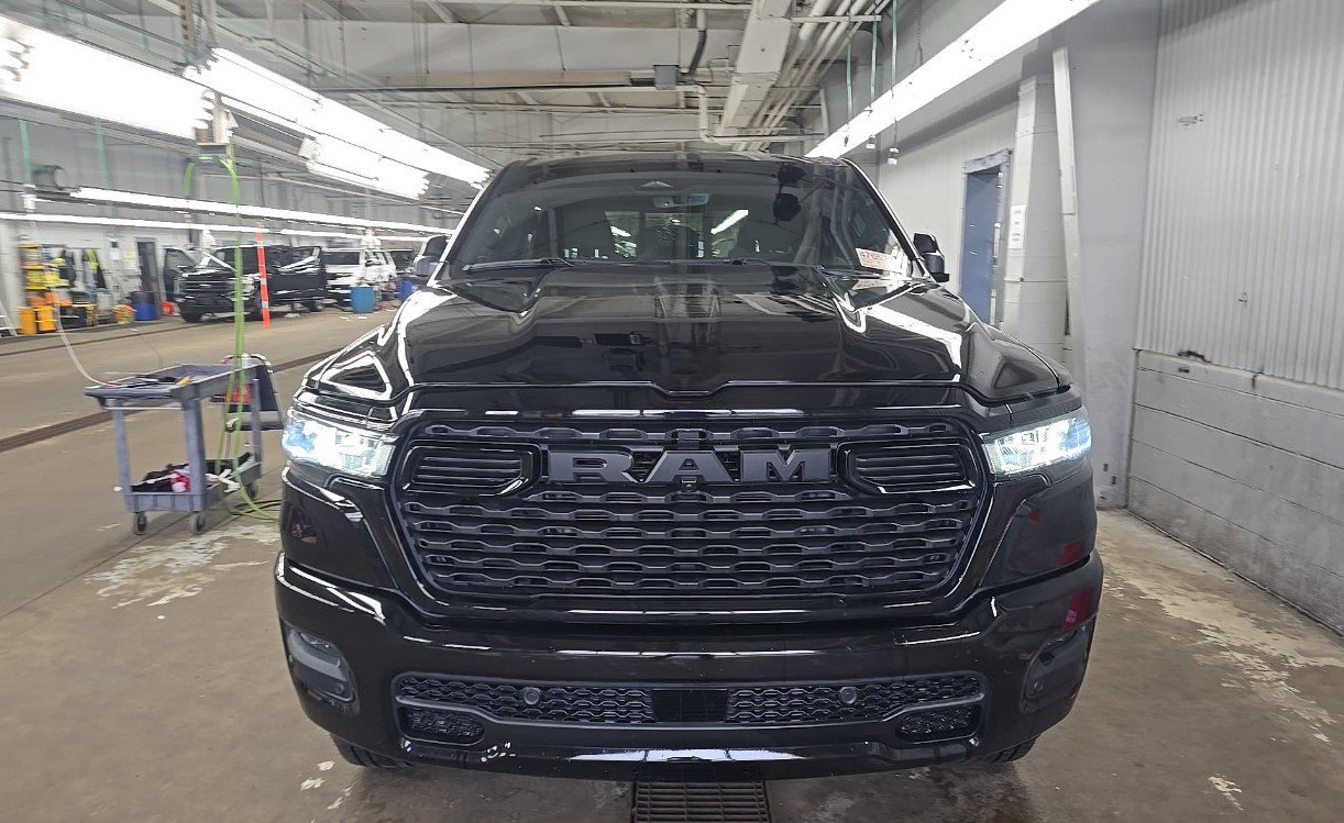 Used 2025 RAM 1500 Big Horn AWD/4WD image 3