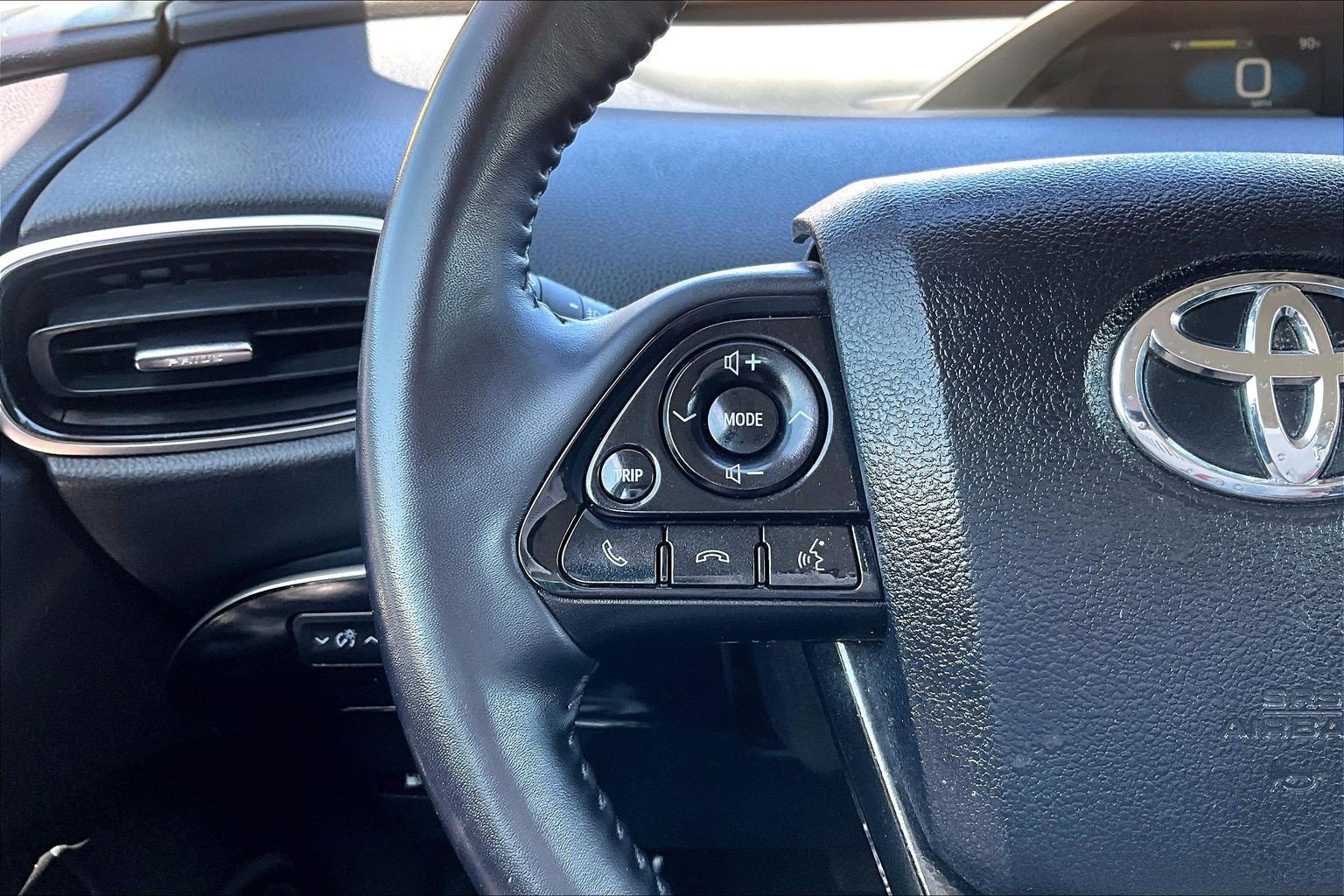 Used 2022 Toyota Prius XLE FWD image 19