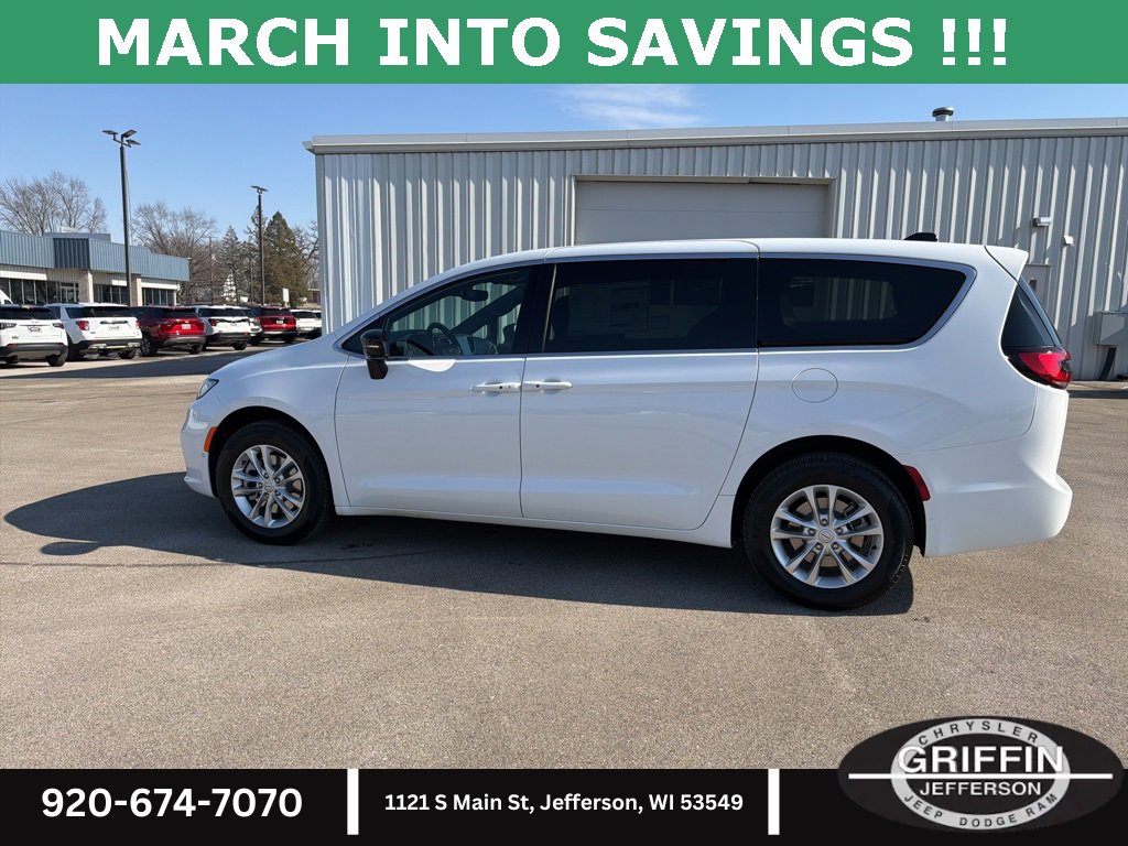 New 2026 Chrysler Pacifica Select image 15