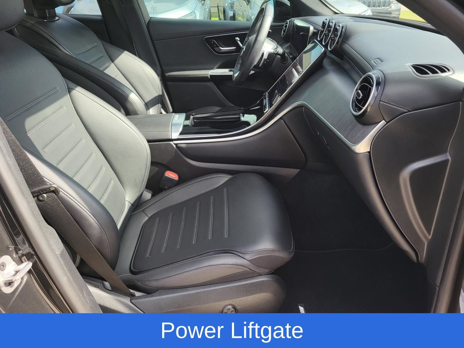 Used 2024 Mercedes-Benz GLC 300 4MATIC image 11