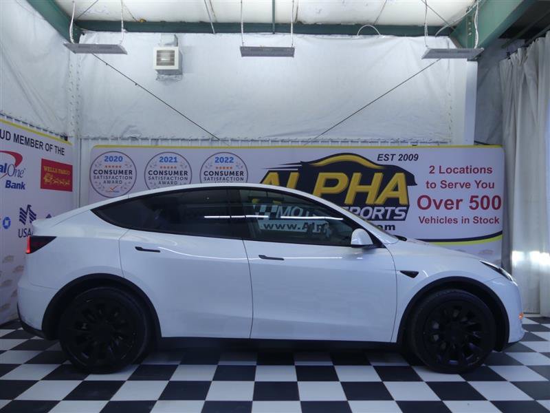Used 2024 Tesla Model Y Long Range AWD/4WD image 29