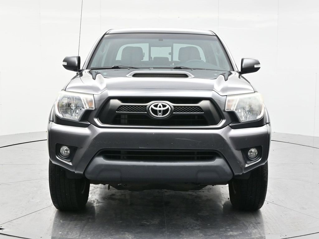 Used 2015 Toyota Tacoma Base image 2