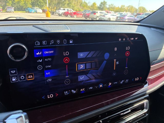 Used 2024 Chevrolet Traverse RS AWD/4WD image 29