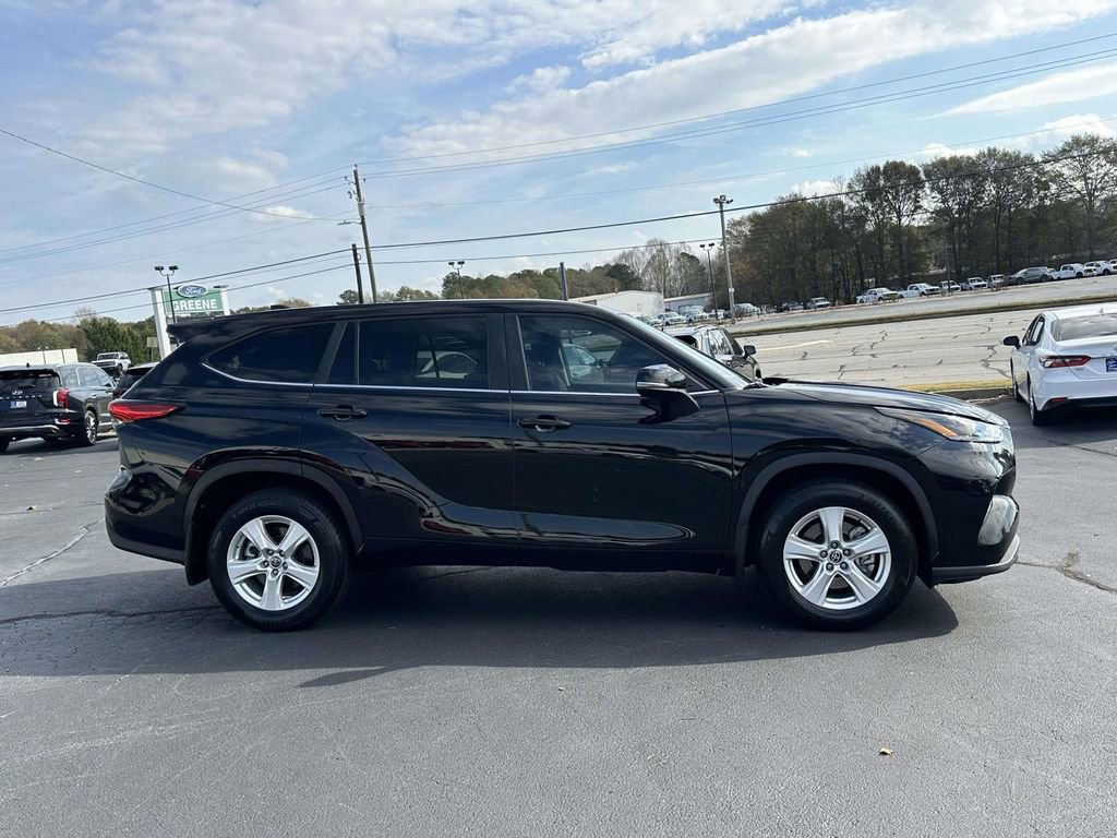 Used 2023 Toyota Highlander LE image 26