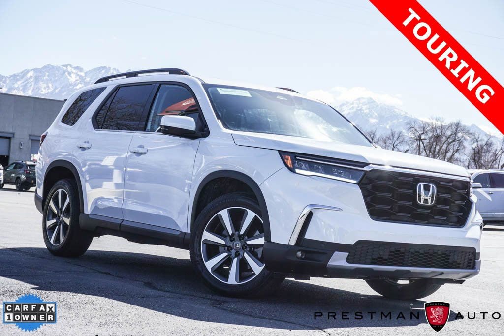 Used 2025 Honda Pilot Touring image 1
