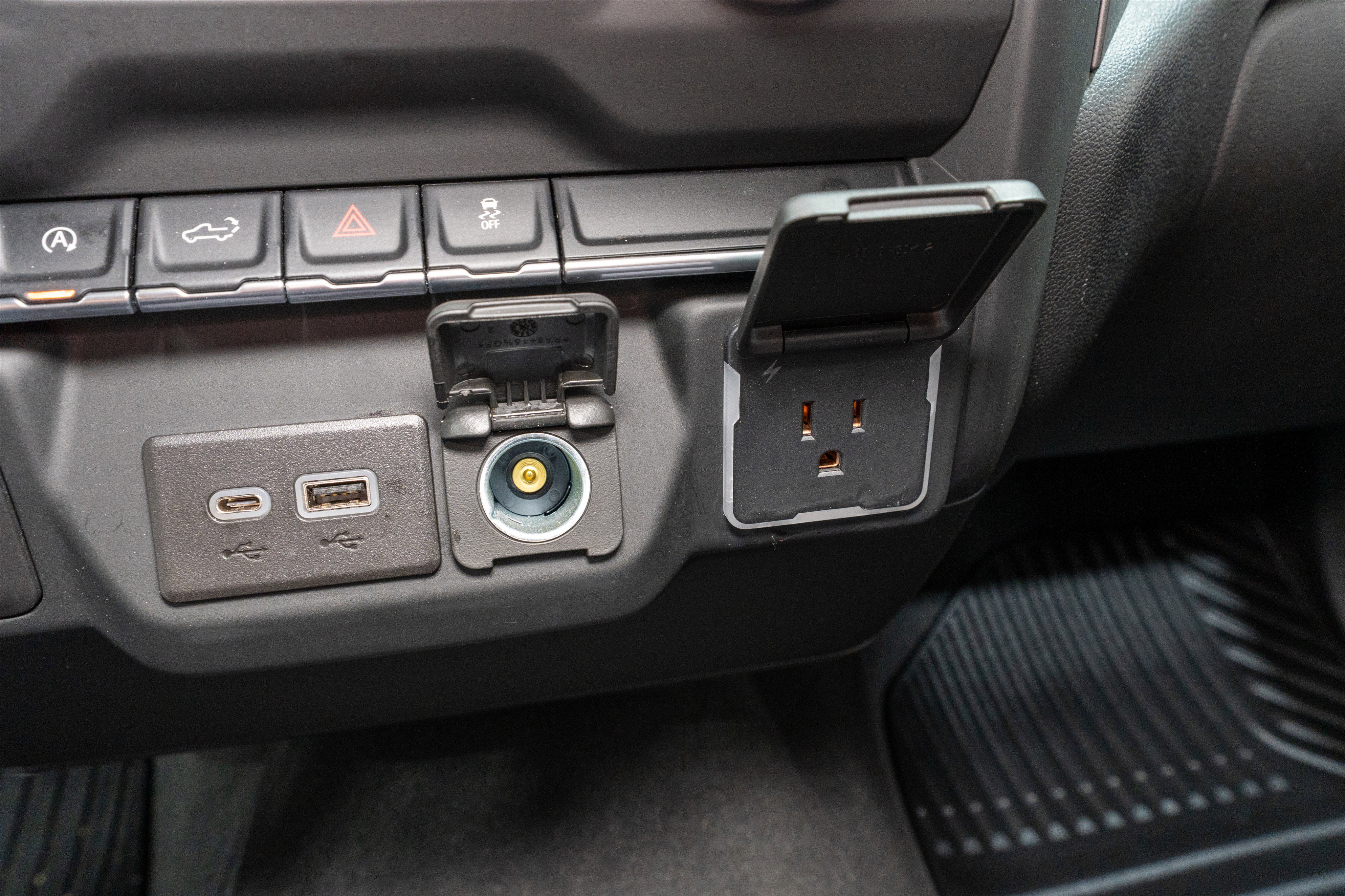 Used 2023 Chevrolet Silverado 1500 Custom w/ LPO, Dark Essentials Package image 22